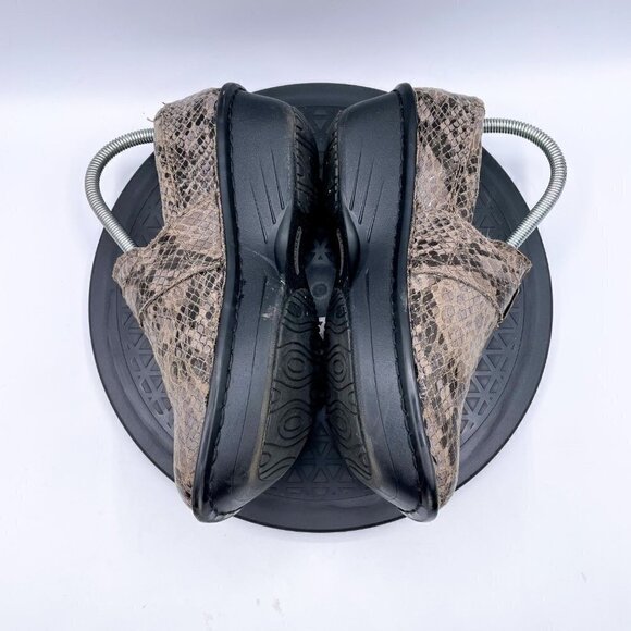 Nurse Mates Gelsey 256153 Slip on slip resistant snake print Women's size 8M - Picture 5 of 10